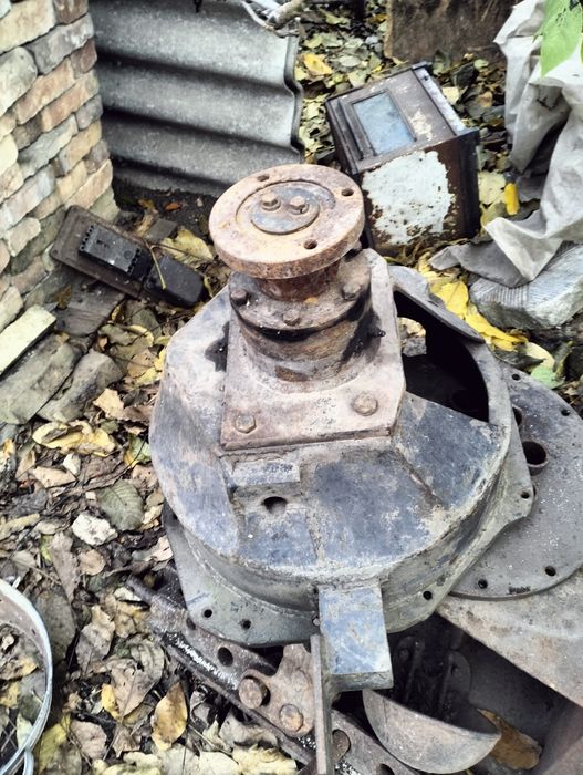 Продам перехідник із двигуна д240 - кп  ЗІЛ 130(вихід на генератор)