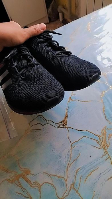 Кросівки Adidas  41 чорні з червоним