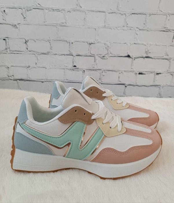 Kolorowe sneakersy 40