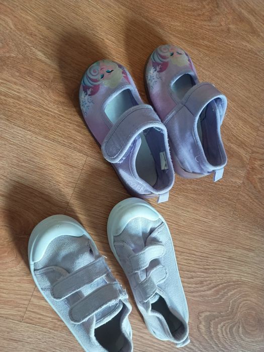 Sprzedam kapcie + trampki r 24-25