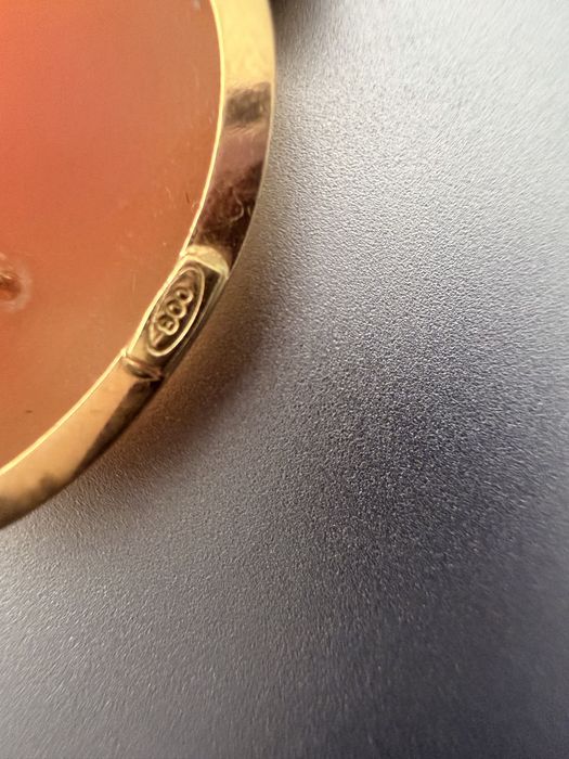 Medalha "camafeu" coral