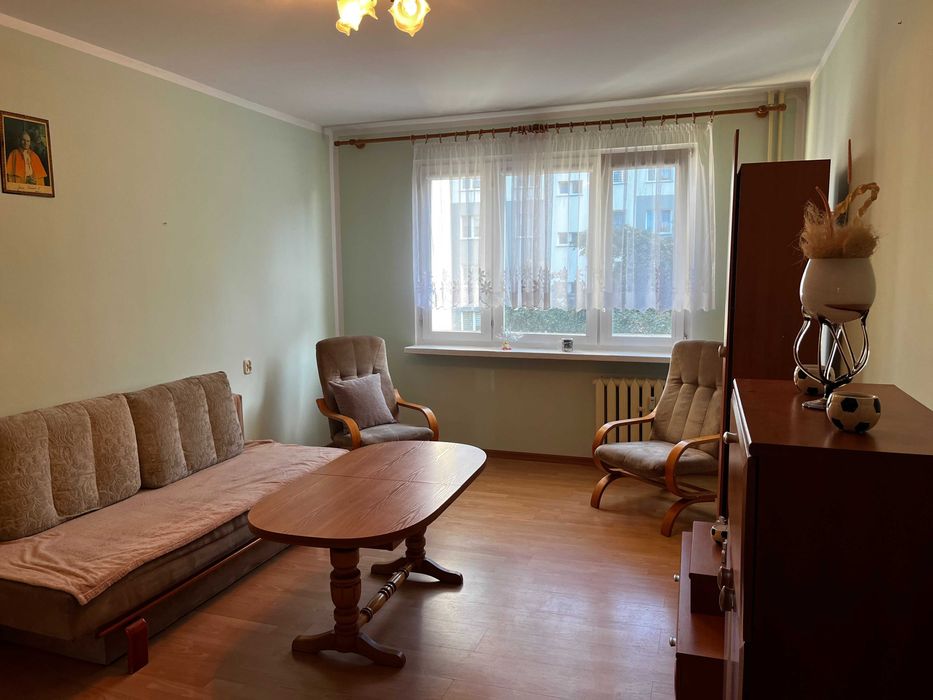 Trzypokojowe mieszkanie na I piętrze z dużym balkonem.