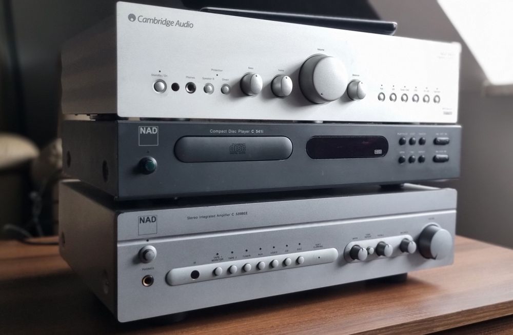 NAD C 320BEE  NAD C 541i  Cambridge Audio azur 540A