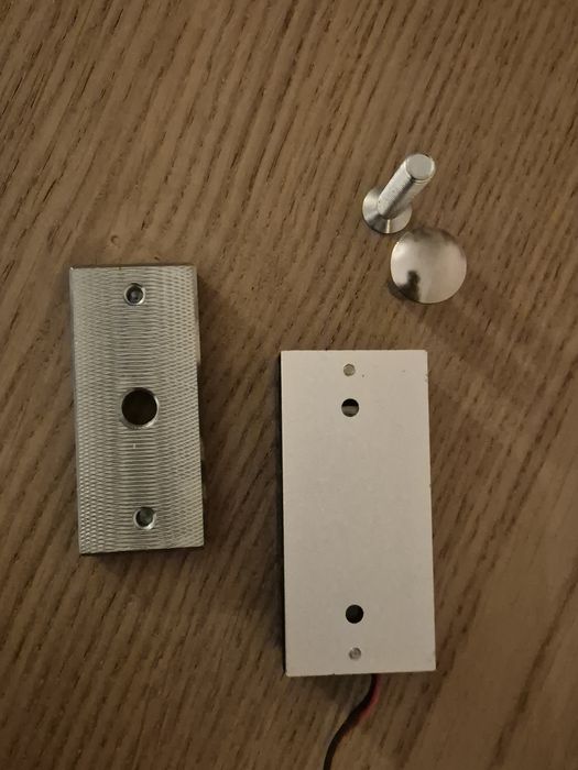 Porta Trinco eléctrico magnético