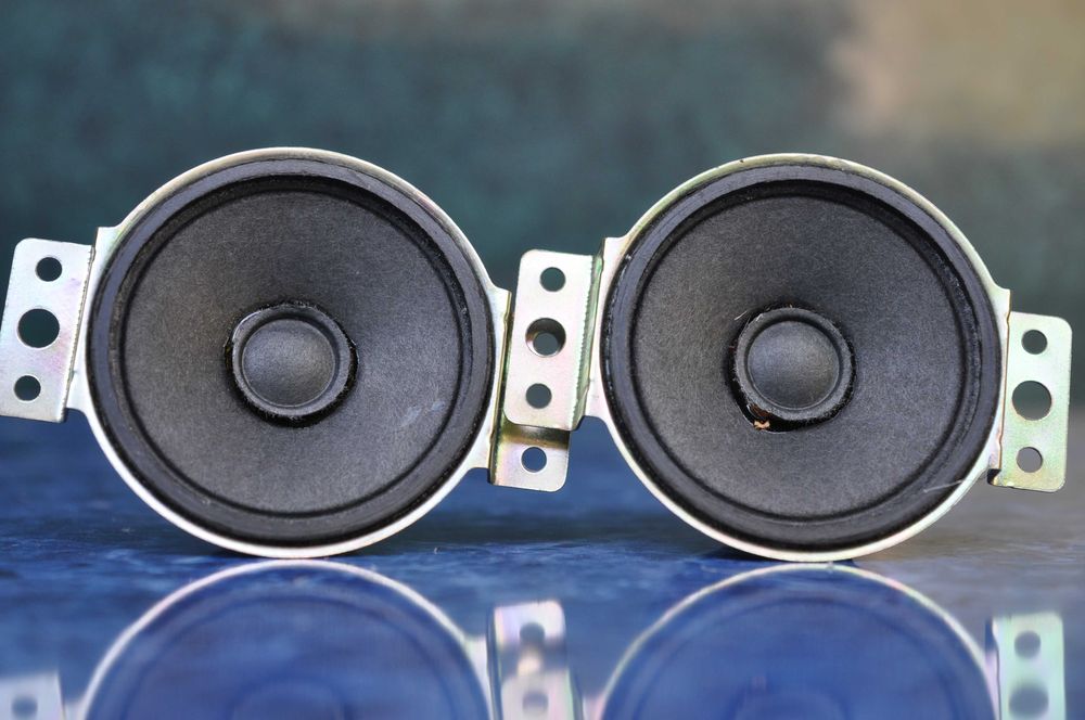 7 телевізійних динаміків одним лотом.