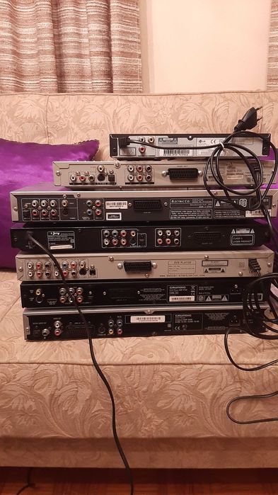 leitores de DVDs e CDs vários