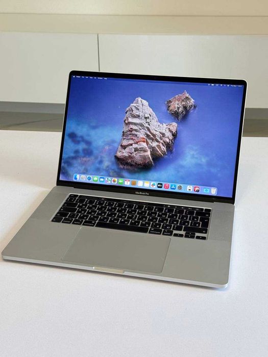 MacBook Pro 16” 2019р i7 16 gb RAM 512 gb SSD Silver 128 циклів
