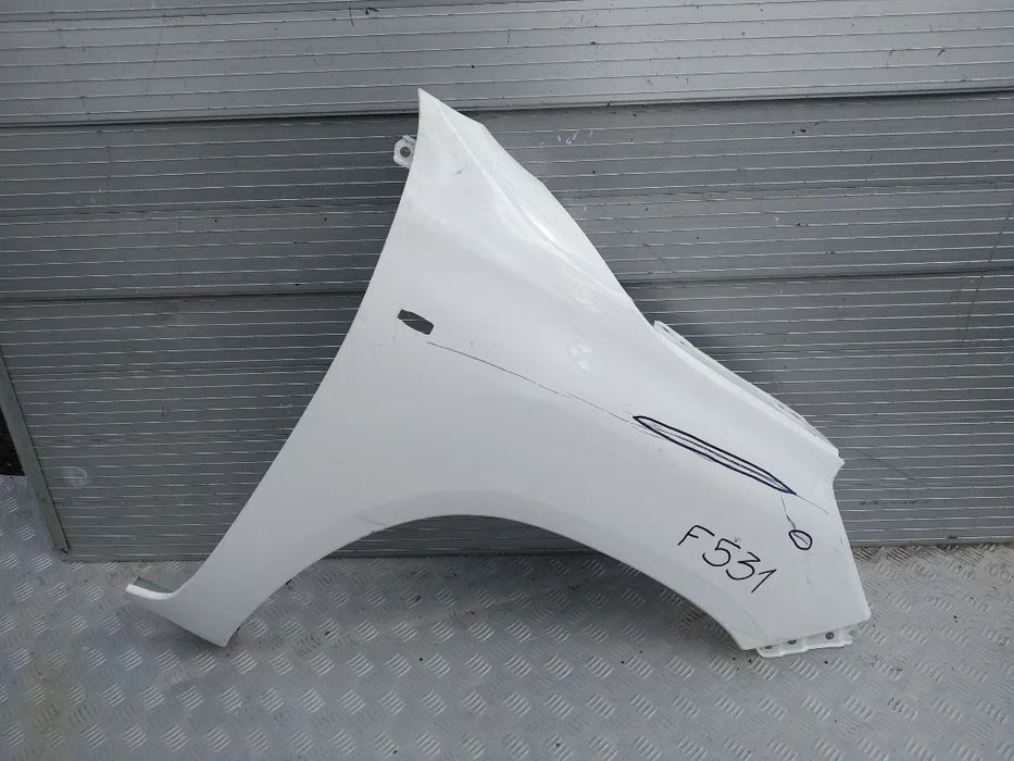 F531 PRAWY BŁOTNIK TOYOTA HILUX 2016-