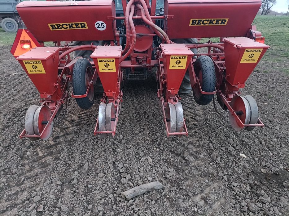 Siewnik do kukurydzy Becker 4 rzędowy