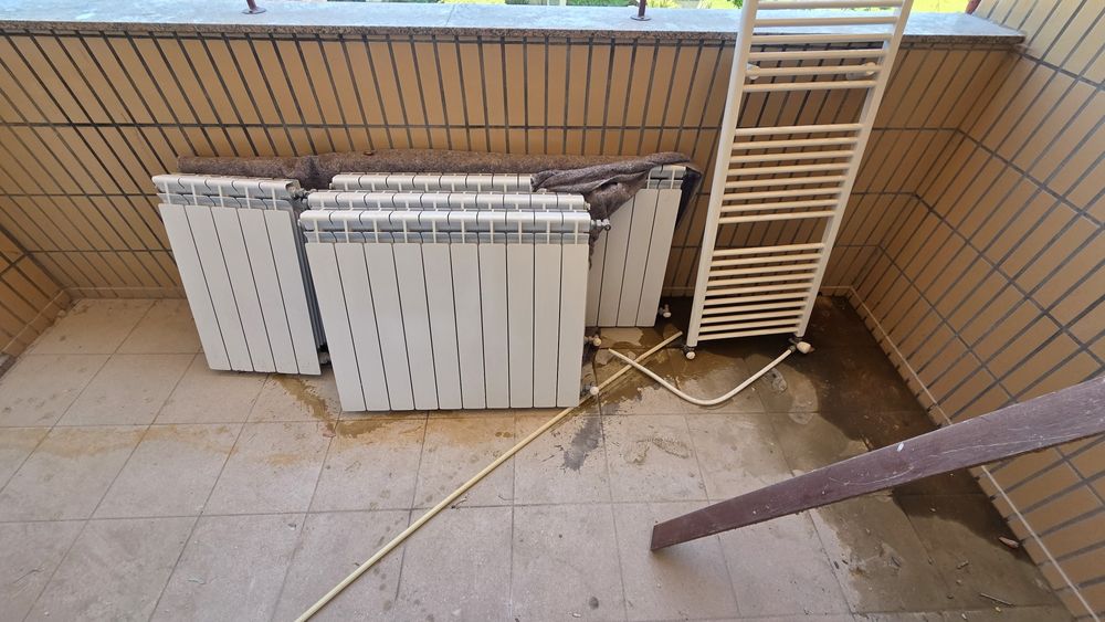 Radiadores mais caldeira Ariston  BS 24 FF