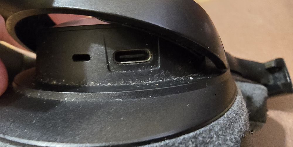 Продам навушники JBL tune 720 BT