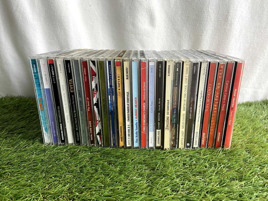 Conjunto cd's, filmes e cassetes