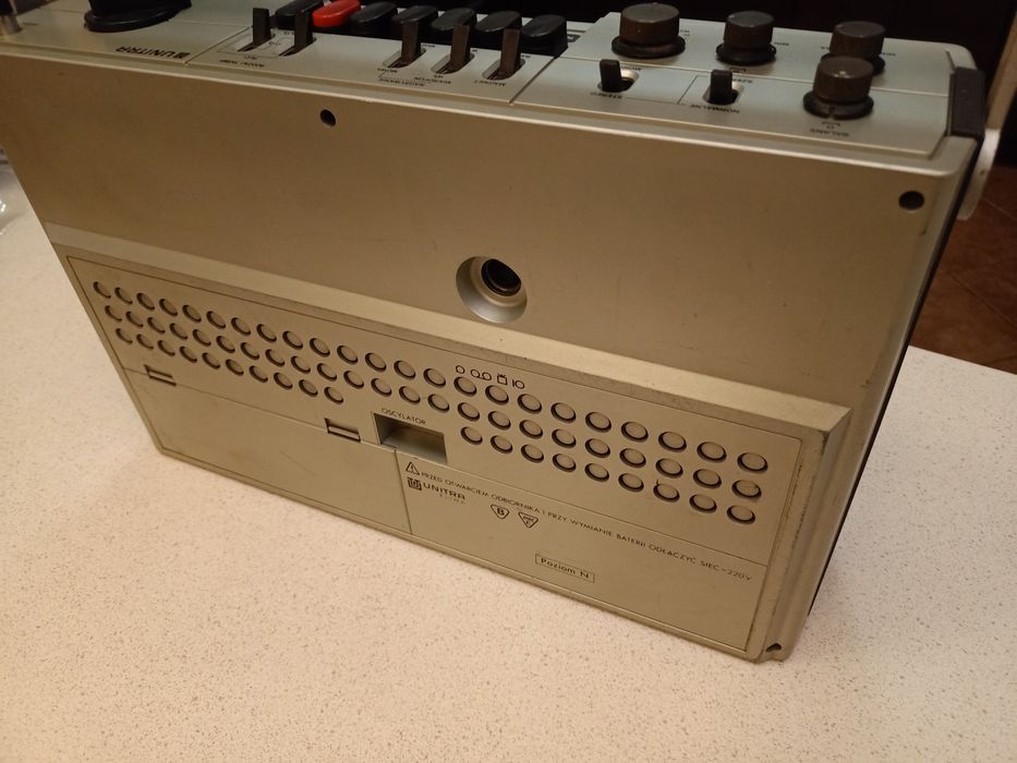 Stary radiomagnetofon