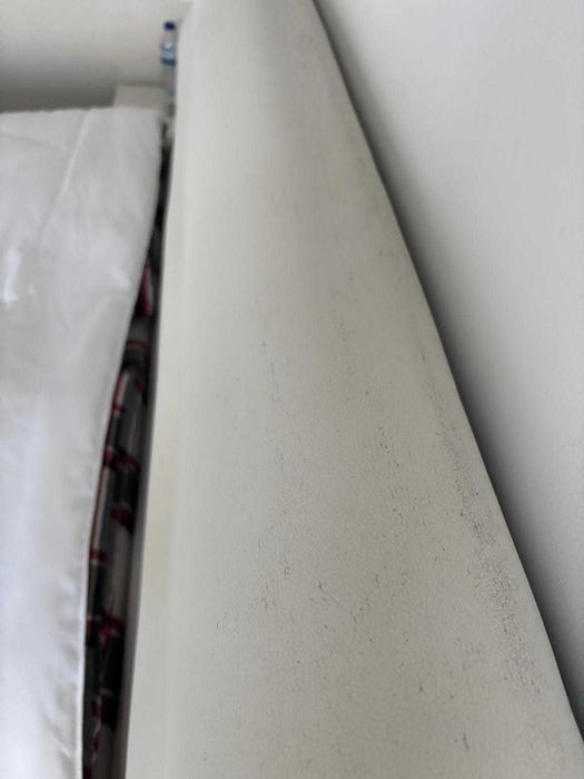 Cama de casal com sistema elevatório