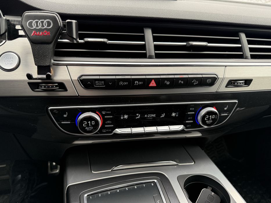 Audi Q7 S line – LED headlights 2018