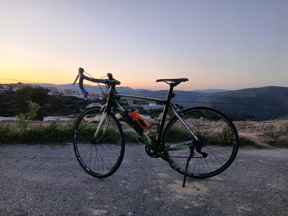 Bicicleta de corrida em Bom estado