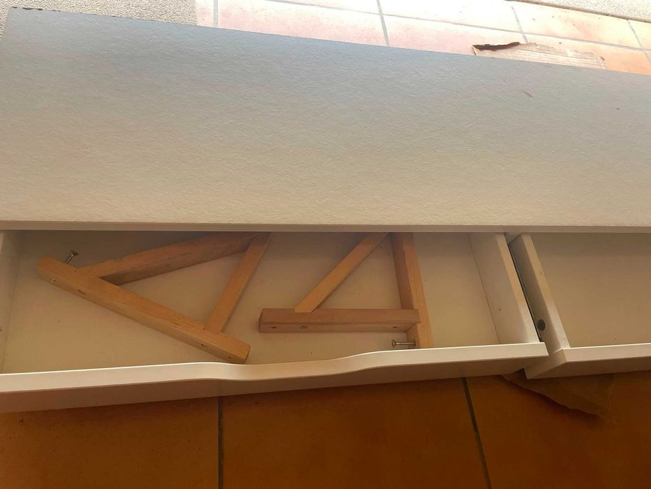 Estante Aparadora com gavetas IKEA
