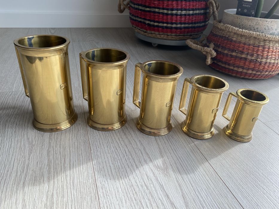 Canecas medidoras antigas