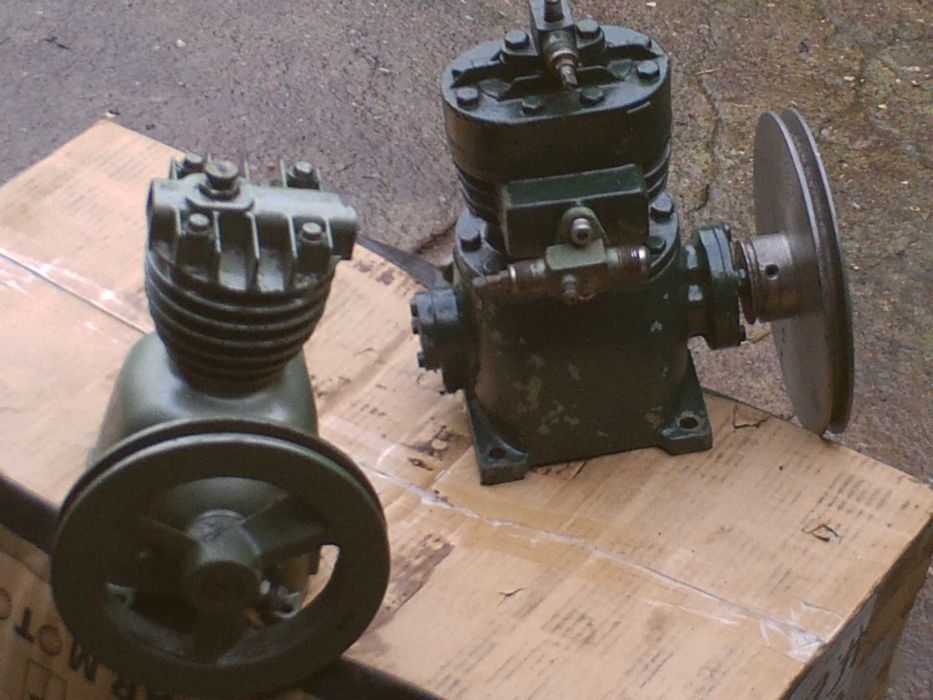 two complete compressor heads64740098577667121