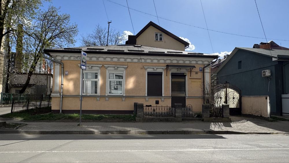 Півособняк в центральній частині міста