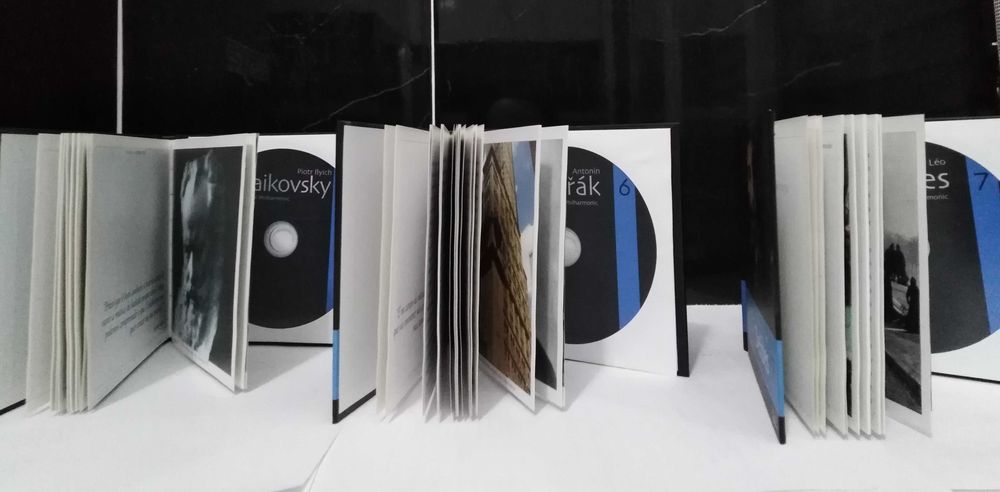 Cds com Livro Compositores Tchaikovsky,Antonín Dvořák e Léo Delibes.