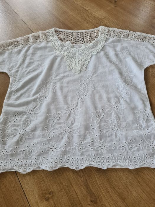 Bluzka XXL biała wykończenia koronka bawełna