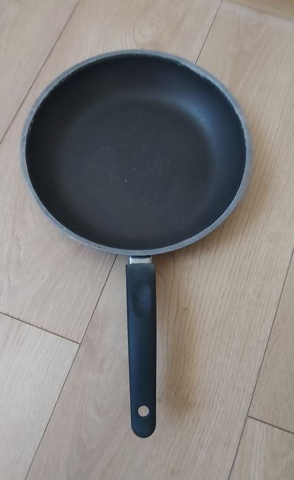 Patelnie używane.