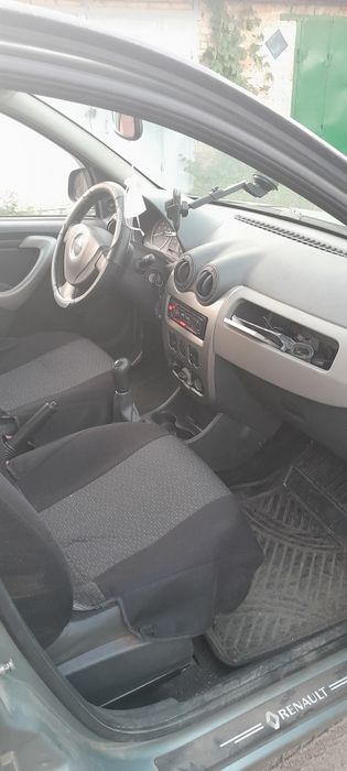 Dacia Sandero.  .