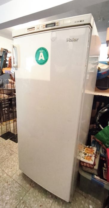 Arca congeladora vertical Haier HF-248