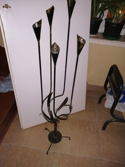 Świecznik czarny złoty metalowy design