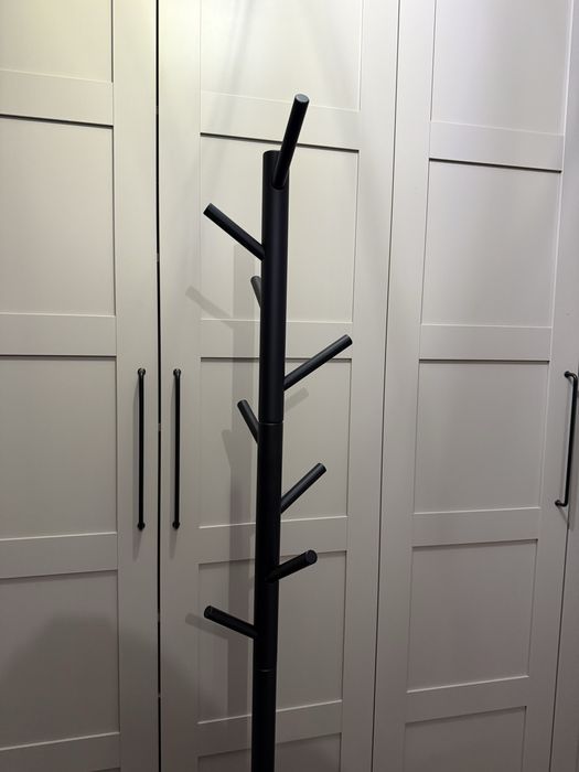 Wieszak stojący na ubrania