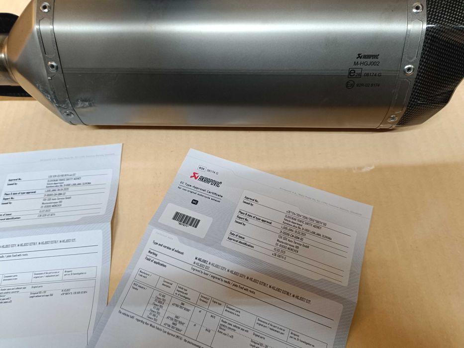 PONTEIRA AKRAPOVIC YAMAHA TENERE 700 - com um dano