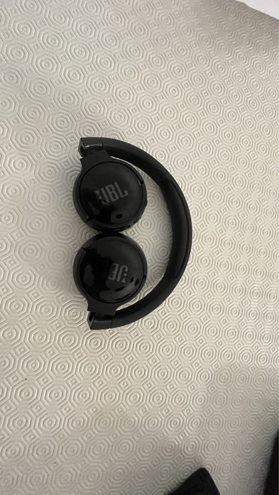 Headphones JBL 600 btnc noise cancellation
