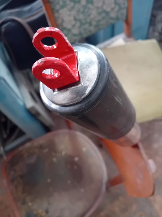 Продам амартизатори ява