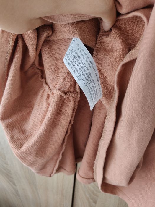 Sukienka dresowa z falbanką