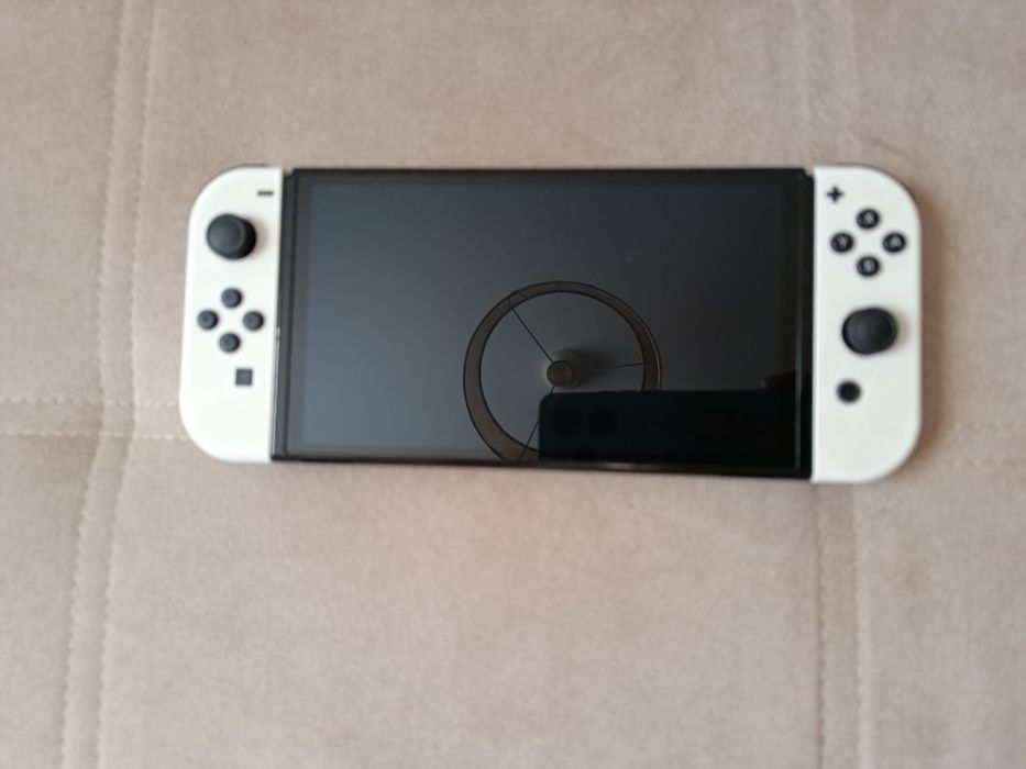 Nintendo switch OLED biały z grą super Mario Bros wonder I walizką do transportu