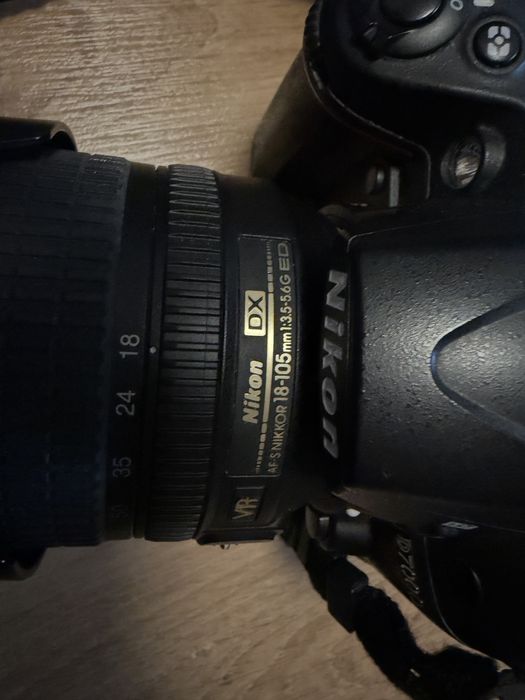 Listrzanka Nikon D7000 z obiektywem Nikkor