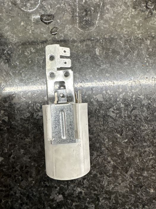 Condensador D.E.M. FLC6 3 0 5 0 1F