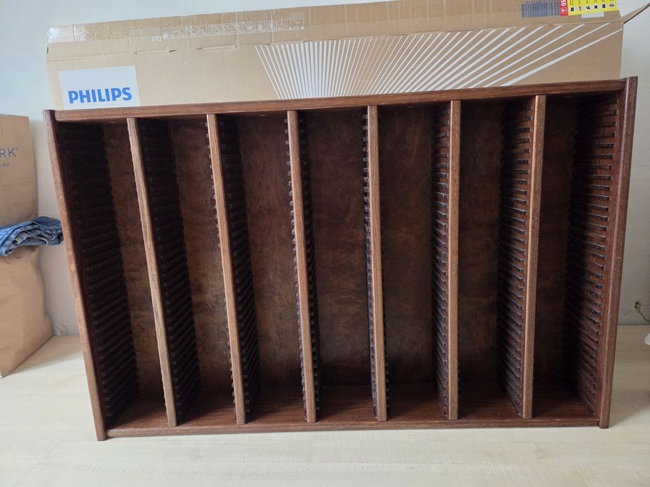 Drewniana półka wisząca na płyty CD\DVD