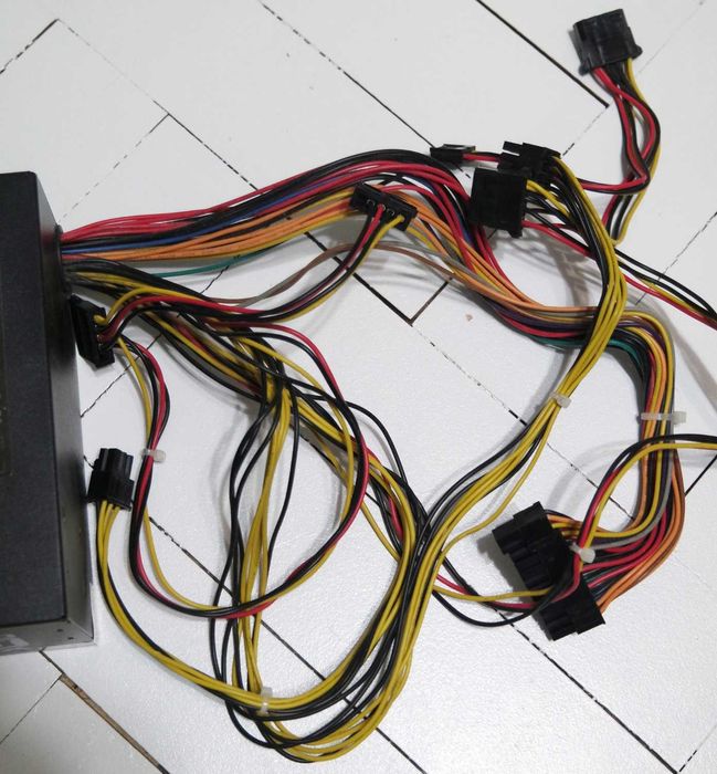 Zasilacz komputerowy Neotec magnus 450w sprawny używany