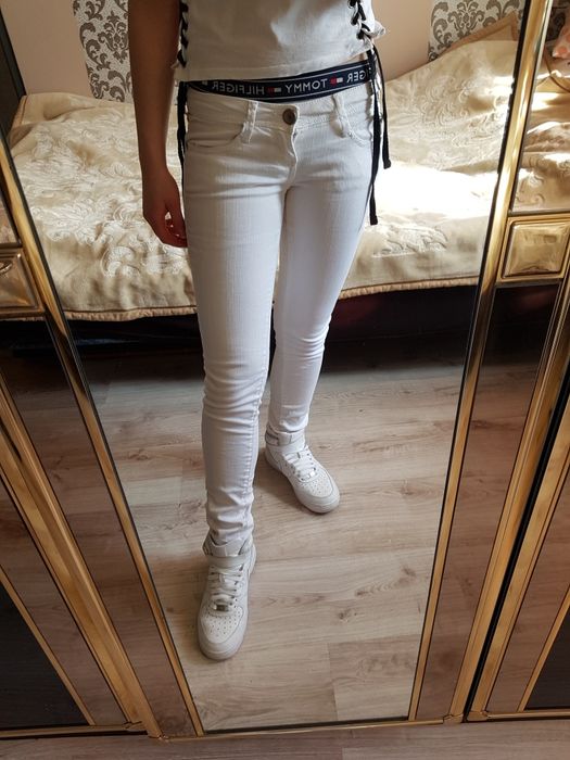 Biale spodnie rurki Mango