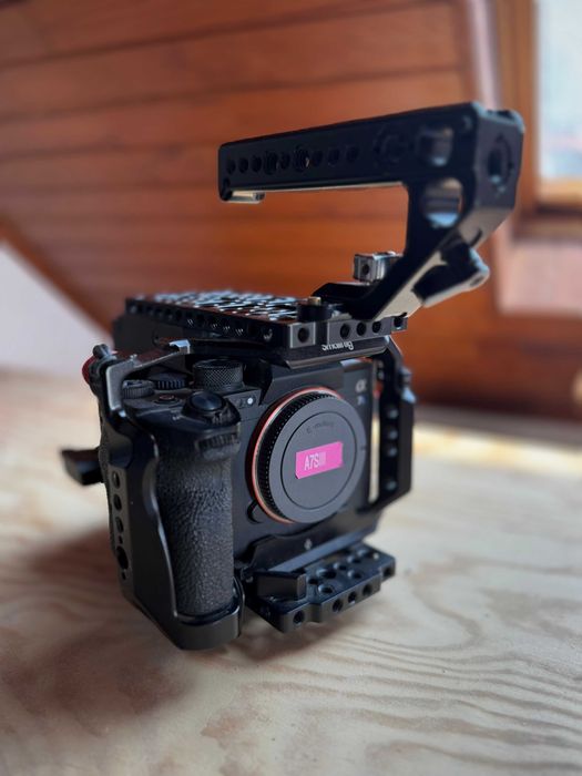 Sony A7S III + Rig CineBack V-Mount + Cartão ProGrade 256GB + Extras