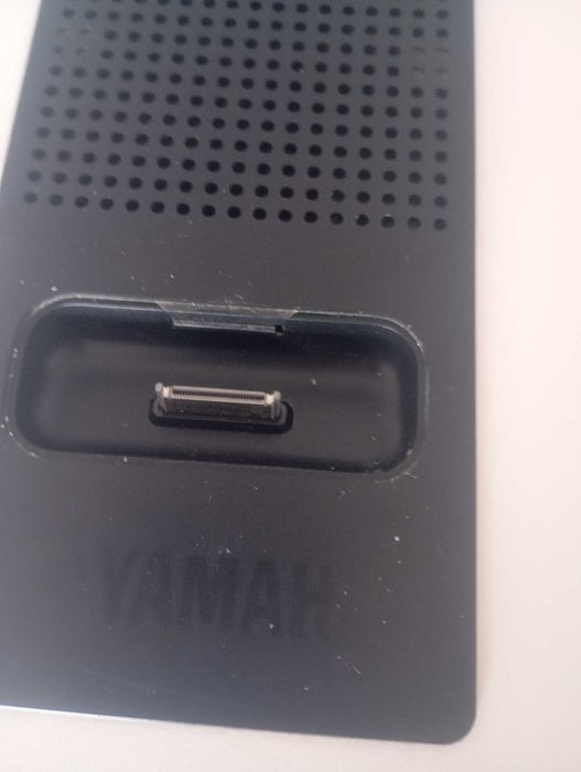 á venda:
Yamaha CRX-040 radio CD em branco.