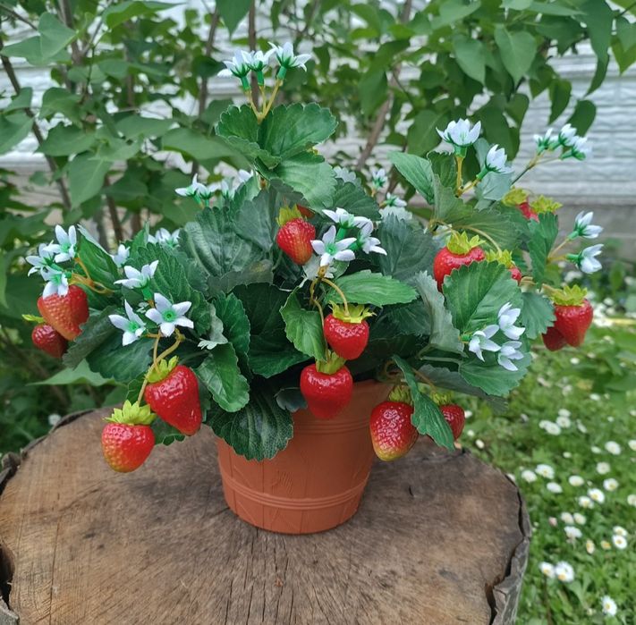 Штучні композиції з ягодами