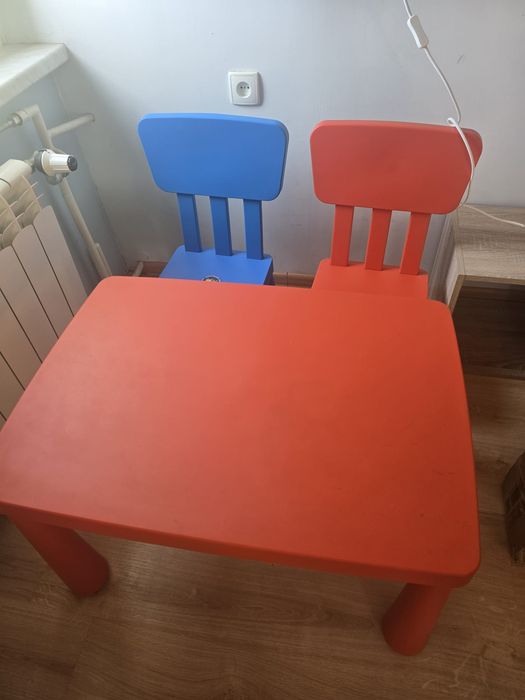 Zestaw dziecięcy, stolik z krzesłami