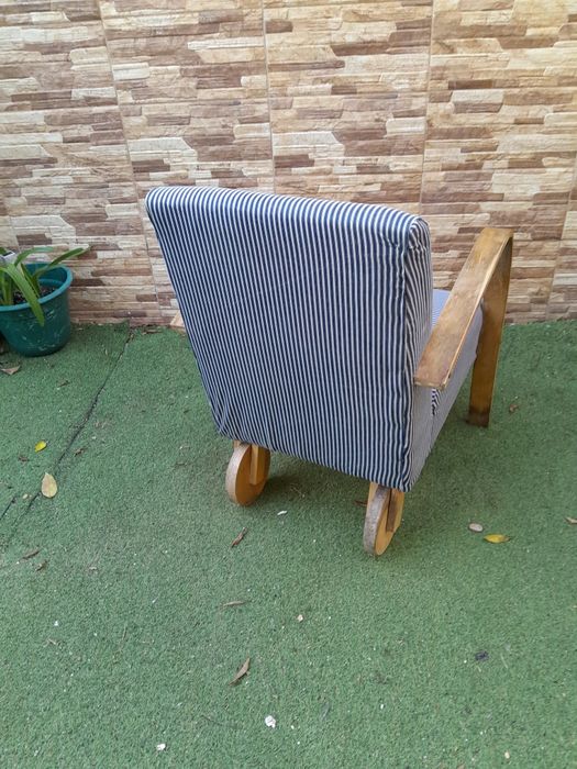 Cadeirão vintage com dus rodas