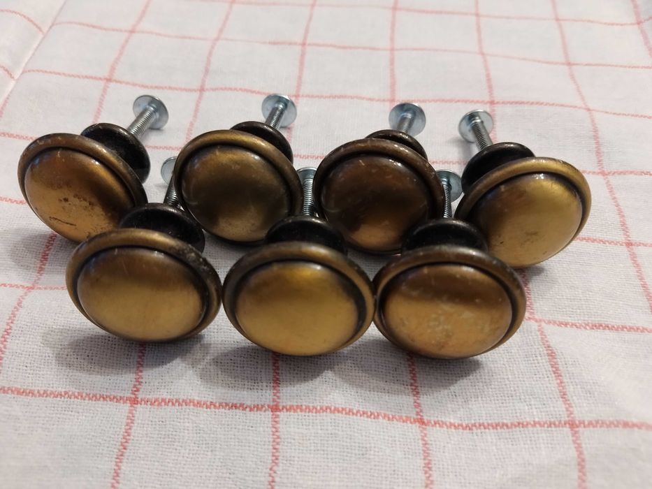 uchwyty ,gałka do mebli