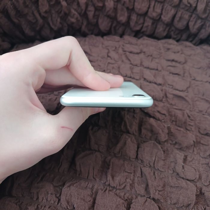 Айфон SE 64 гигабайт