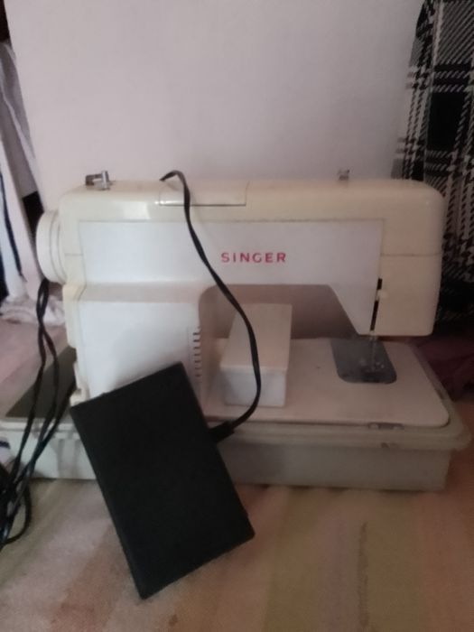 Máquina de costura para venda uma boa marca com todos acessórios