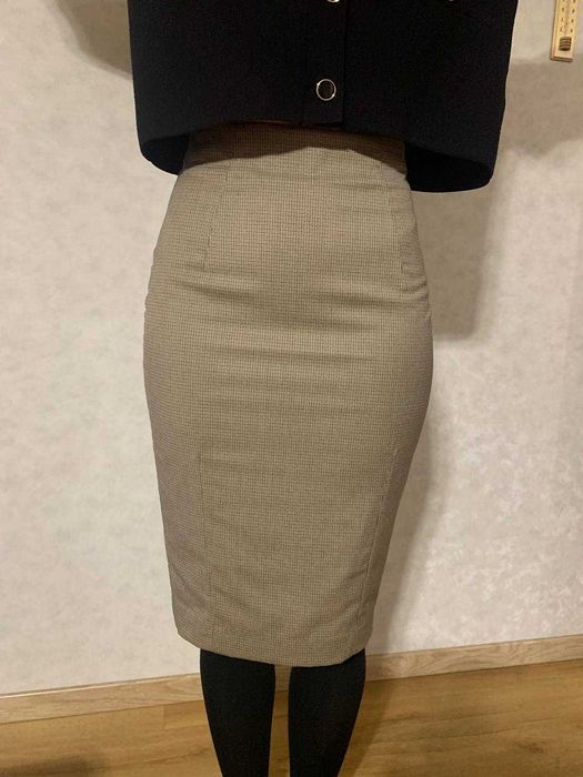 Жіноча спідниця-олівець з розрізом позаду, розмір S